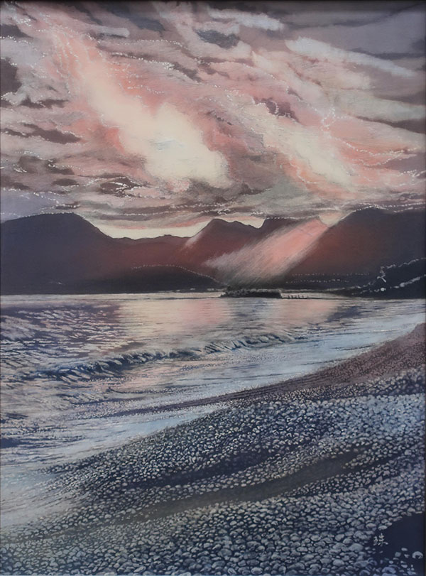 第72回 光陽展　会員　芹澤 珠代　（ｾﾘｻﾞﾜ ﾀﾏﾖ）　　明日に希望を輝く夕景　（染）　F50